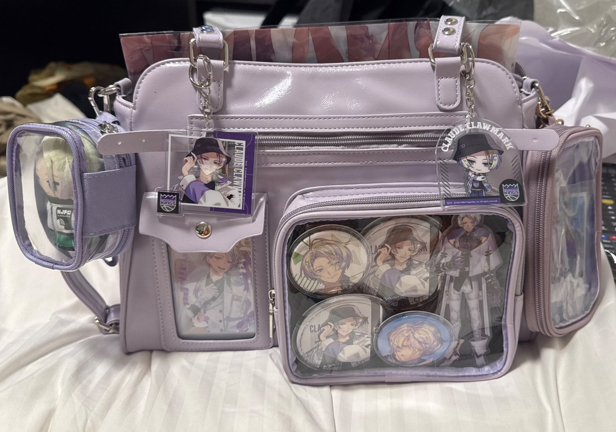jingyuui's tweet photo. First NijiFes and first ita bag! 

#ClaudeClawmark https://t.co/ULJNytCUnH