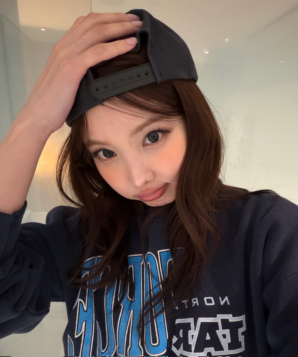 acervo im nayeon tweet media