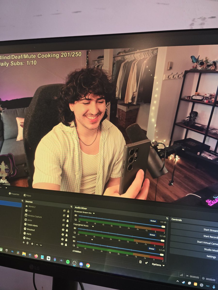 Crazymadman_'s tweet photo. Asking boy trivia to girl streamers @marsabun MiddeClass &amp; heyy_redd

Live now! https://t.co/IY0D9PgcIm