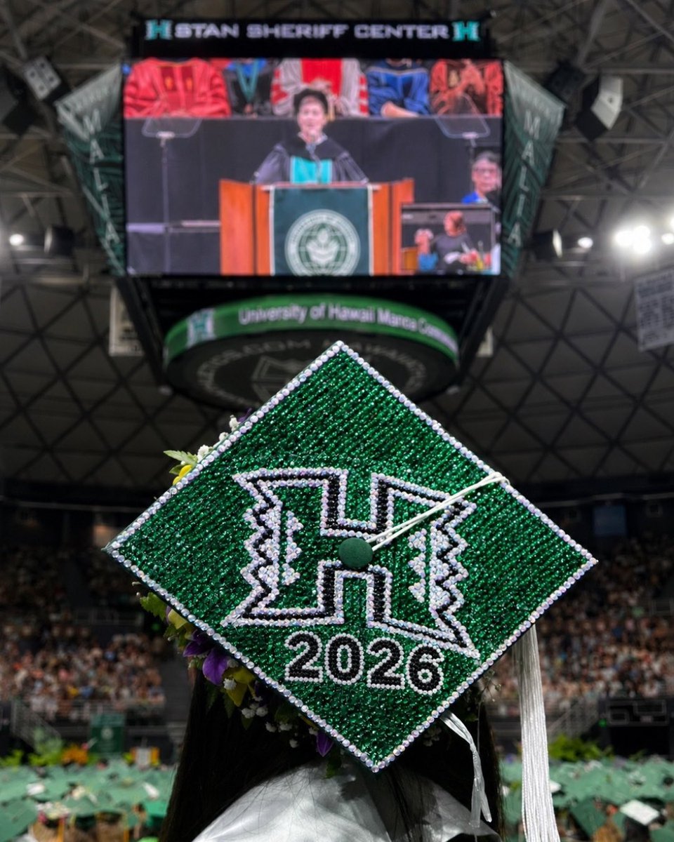 WarriorAccess's tweet photo. Congratulations to all the @uhmanoa Graduates today! Class of 2026! 🎓 #GoBows https://t.co/QMb2Xo6Ko3