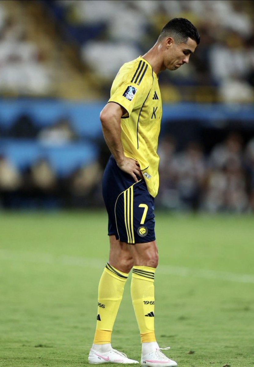 taguz00's tweet photo. معلومه على الطاير هذا اللاعب من عام 2002 الى الان حقق 35 بطوله رسميه 

نادي النصر من عام 2002 الى الان 7 بطولات فقط 

ياخي والله العظيم نادي حق ضحك 😂😂😂 https://t.co/AQSlcE1vyA