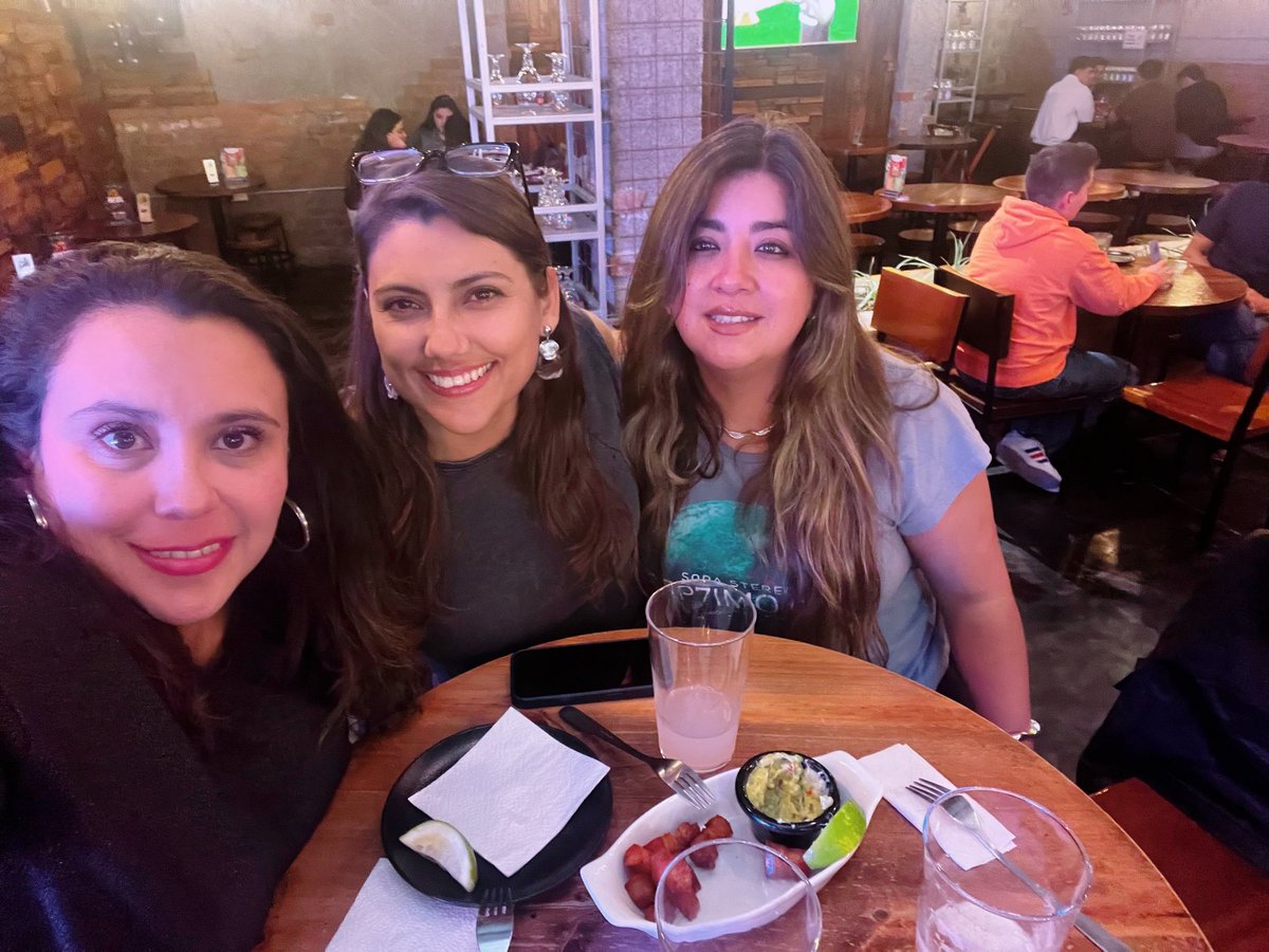 DanielaLopezCox's tweet photo. “Una eternidad esperé este instante..” sin Cerati no será igual, pero estamos juntas ❤️2 Lopecitos una Heredia https://t.co/fUvlr70Om2