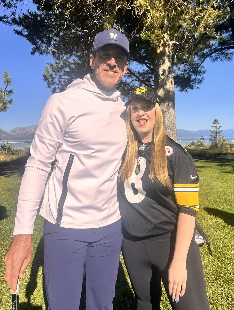 itsbree33's tweet photo. HERE WE GOOOOOOOO🔥 1 more year in the black &amp; yellow!!!🖤💛 https://t.co/isYhYQA1Rj
