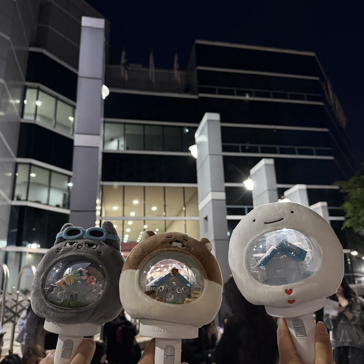 잇 tweet media