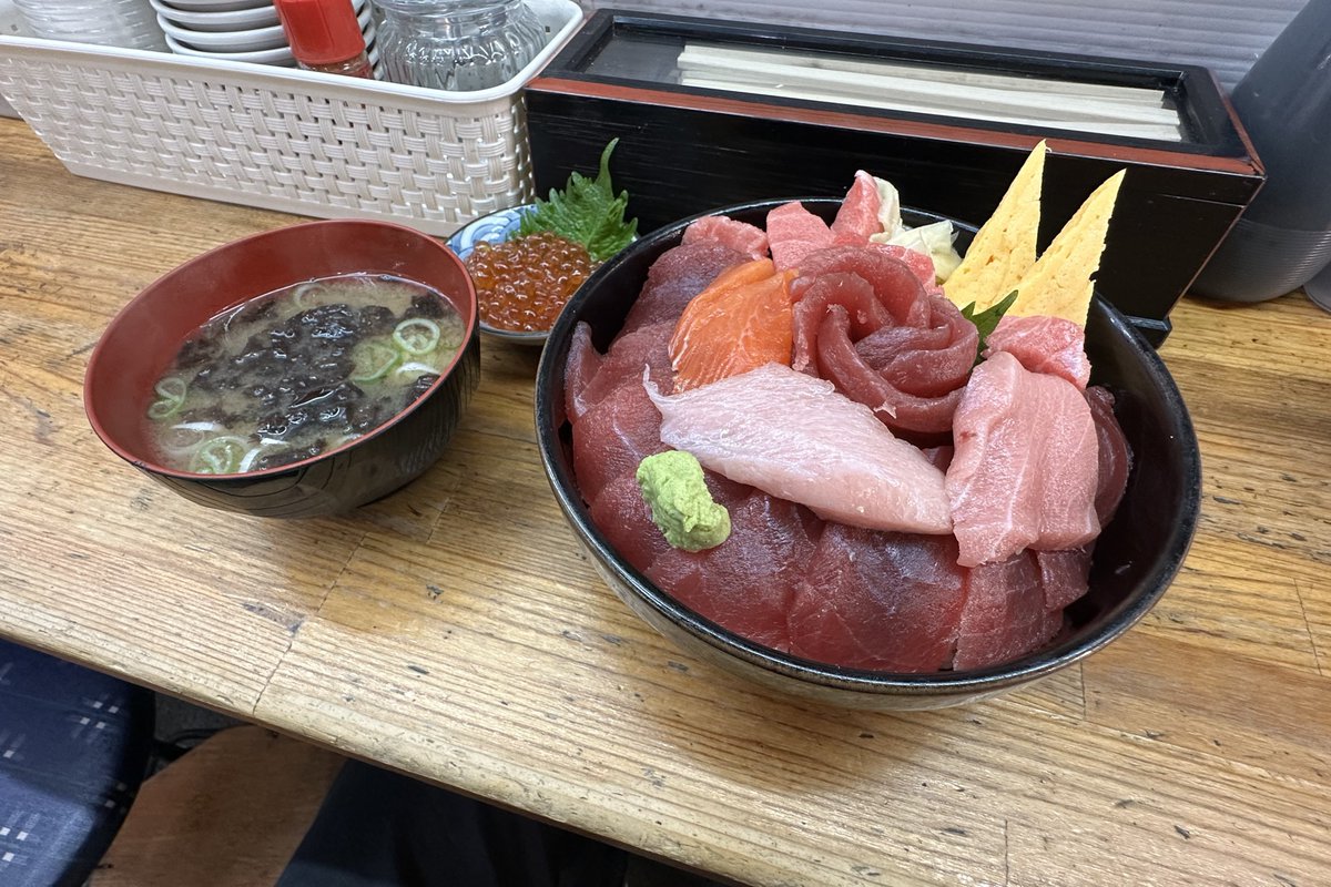_SEMTRAC's tweet photo. 1年半ぶりの海鮮丼まるきたへの訪問でした。美味しかったです。 https://t.co/SRmkPfdun9