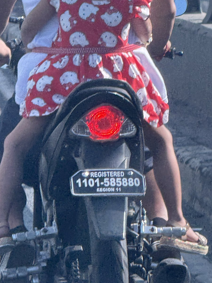 mackymee's tweet photo. Dear @LTOPhilippines  would like to report this irresponsible driver endangering the life of the kid and this is against RA10666. Salamat. https://t.co/P219kul3Em