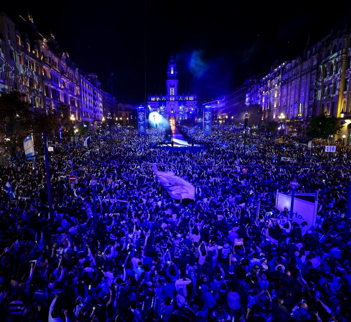 maisFCPorto's tweet photo. Para a história 🔵⚪️ https://t.co/oEfuZjxtEE