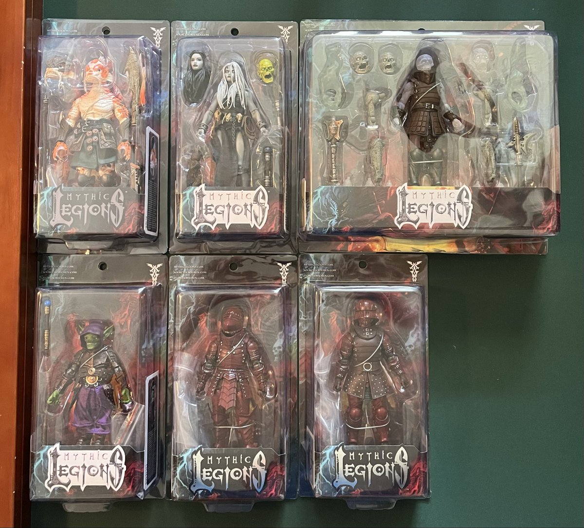 映画を見ている間に、別の Mythic Legions の注文が今日届きました