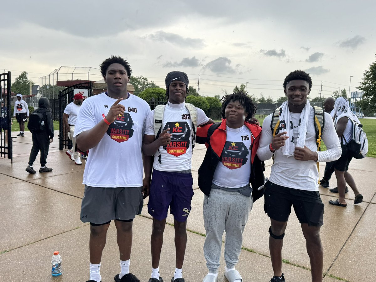 daylenharv's tweet photo. Honored to be named Qb mvp at @Varsitycombine1! it was a great experience and got to strengthen chemistry with 
@KingstonMcpike @Isaiahjthomas09 💜 #work @ScottPingel10 @CBCFootball @coachnellyy @JPRockMO @PrepRedzoneMO @Mckendree_FB @sixstarfootball @MBUFootball @elitefootball https://t.co/ZktrTUZX2z