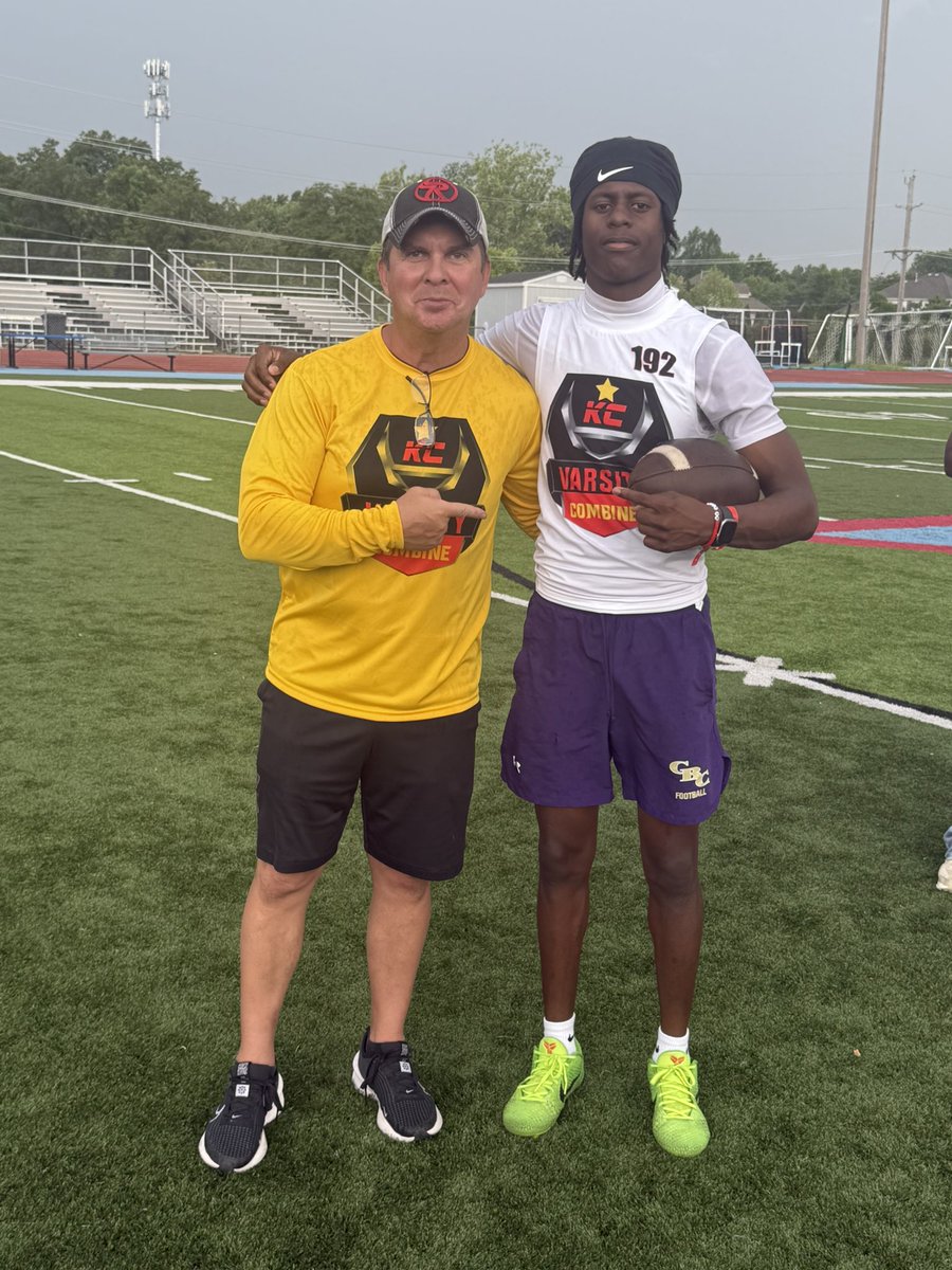 daylenharv's tweet photo. Honored to be named Qb mvp at @Varsitycombine1! it was a great experience and got to strengthen chemistry with 
@KingstonMcpike @Isaiahjthomas09 💜 #work @ScottPingel10 @CBCFootball @coachnellyy @JPRockMO @PrepRedzoneMO @Mckendree_FB @sixstarfootball @MBUFootball @elitefootball https://t.co/ZktrTUZX2z