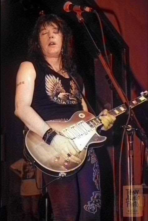 JS DEF LEPPARD FAN FOR LIFE tweet media