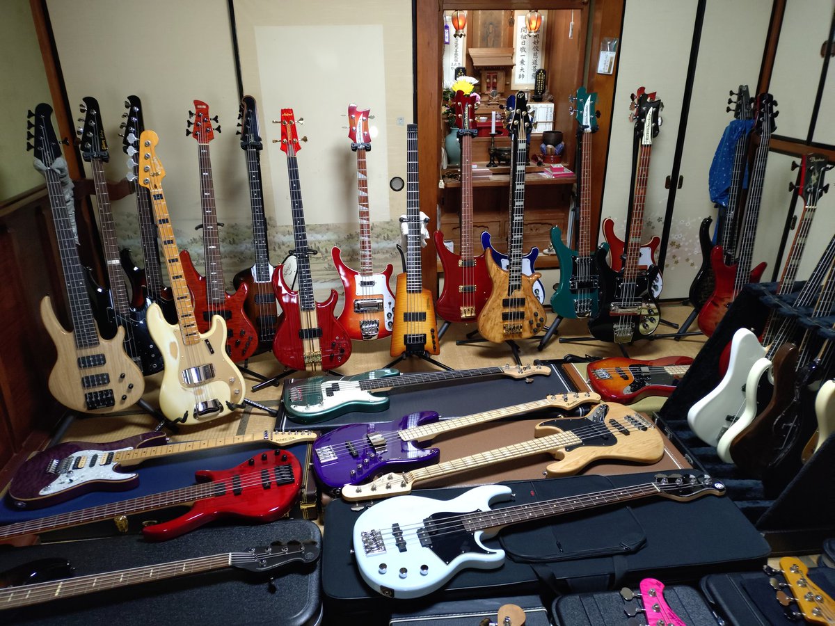 collection_bass's tweet photo. 05/14/2026 Thursday.
今年も全部風通し出来ました｡
#AriaProII 
#AXLGuitar 
#Bacchus 
#Fender 
#FUJGEN(FGN)
#Gibson 
#Guyaton 
#Ibanez 
#InnerWood 
#Modulus 
#PLAYTECH 
#Rickenbacker 
#RYOGA 
#SCHECTER 
#Spector 
#Squier 
#STEINBERGR 
#TobybyTobias 
#TUNE 
#YAMAHA https://t.co/OFhyHEe89H