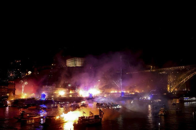 BBNosense's tweet photo. Thiago Silva: “Com humildade, já ganhei alguns títulos, mas festa como esta nunca tinha visto” 
 Isto é PORTO CARALHO.  
CAMPEÕES 💙 https://t.co/DJVIcOPVAt