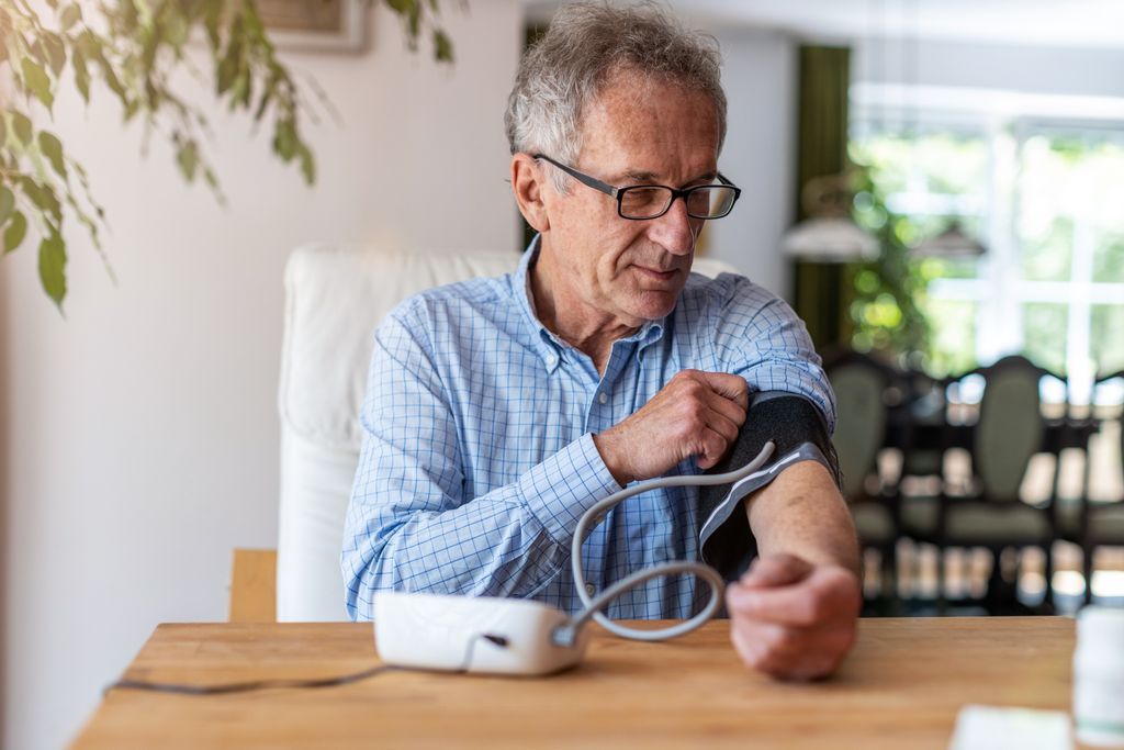 mutuelle_verte's tweet photo. La Journée mondiale contre l’hypertension artérielle vise à sensibiliser à l’importance du dépistage régulier et à promouvoir des mesures préventives (activité physique régulière, réduction de la consommation de sel, suivi médical approprié…).
 Infos : https://t.co/vftR9T3Tnt https://t.co/4d50dKIhmD