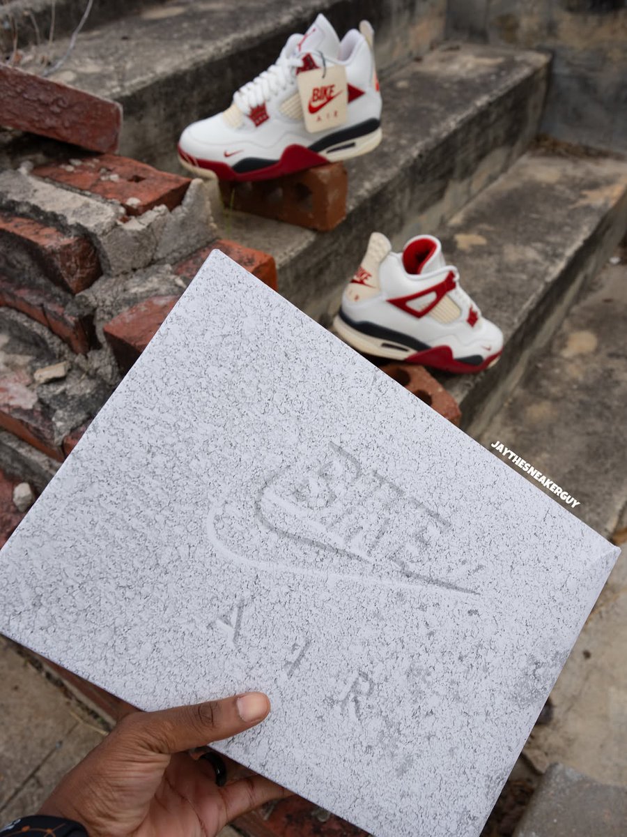 JustFreshKicks tweet media