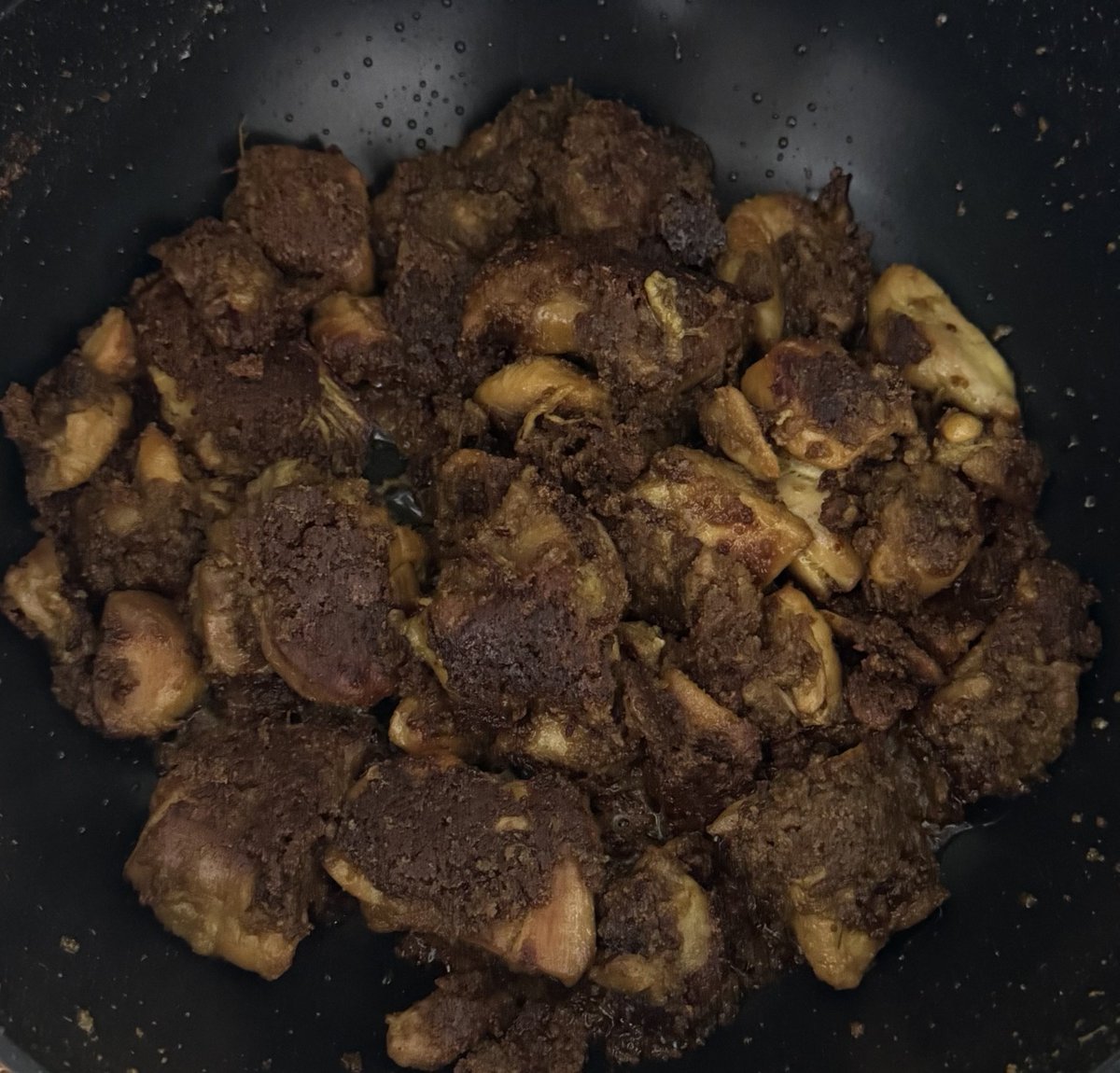 24601game's tweet photo. 鶏肉ルンダン完成しました。

あまりに美味しすぎて、写真の量の3倍の白飯を食べました。（計1.5合）

レシピは引用元のリンクからご覧ください。

#おうちご飯 #おうちごはん #自炊記録 #ルンダン #クックパッド #cookpad #レシピ https://t.co/hKm6s6AzJV