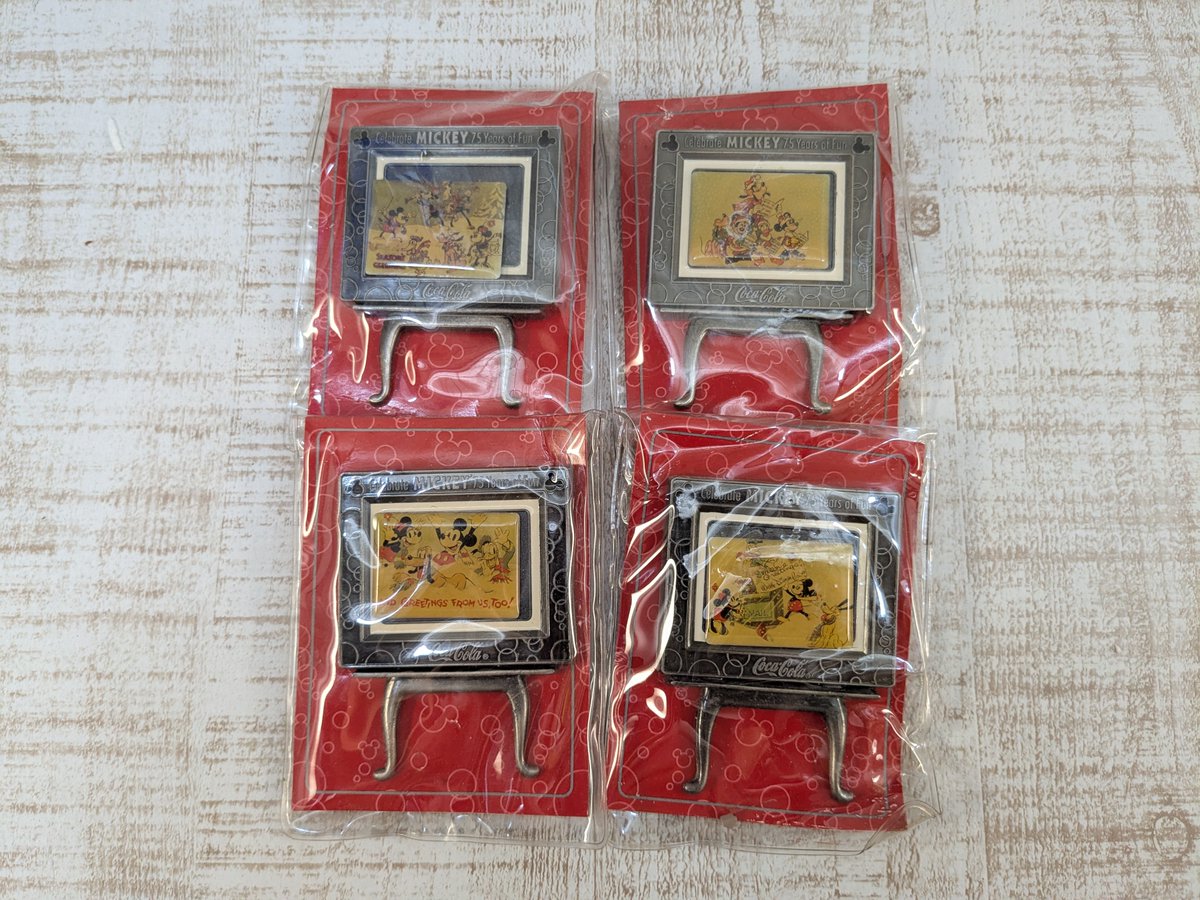 wizmouse's tweet photo. 2026年5月24日(日)9時-15時 お台場青海駐車場 カーショー &amp; スワップミート アメリカン ハワイアン ディズニー雑貨を出品 25年以上前のディズニーピンバッジは1000種以上 ディズニーCD360枚、ディズニーネクタイ50本以上放出 #ムーンアイズ #ピンバッジ #ピンバッチ #ディズニーグッズ #ディズニー販売 https://t.co/QWfQdVqJcD