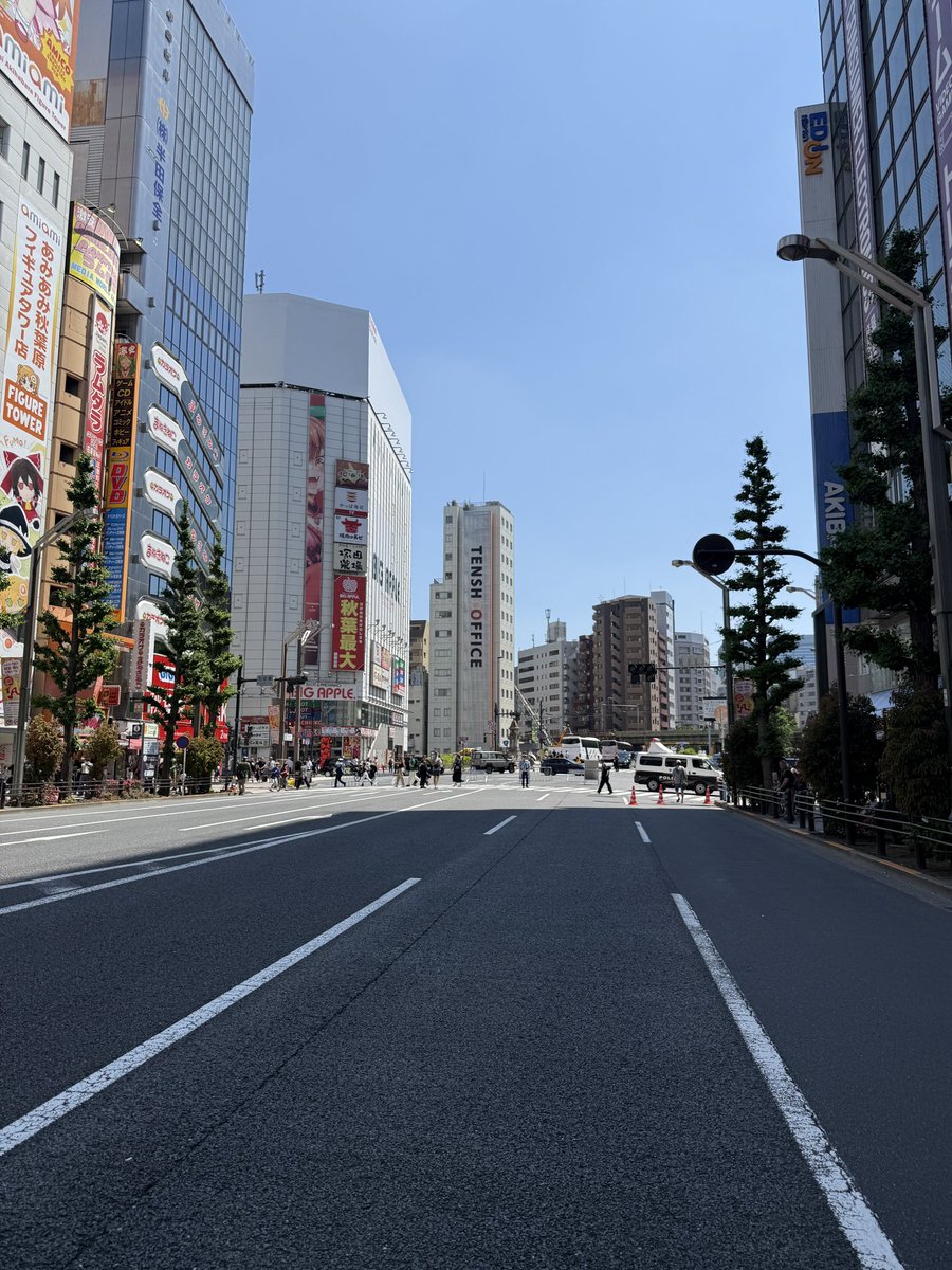 Fully_open's tweet photo. #秋葉原電気街 #歩行者天国
久しぶりに秋葉原へ繰り出しました！
お目当てのものがなく、数分で目的のお店は退店。このまま歩行者天国を歩いてアメ横に行きいろいろと漁ってこようと思います。 https://t.co/SHXDZfu4aM