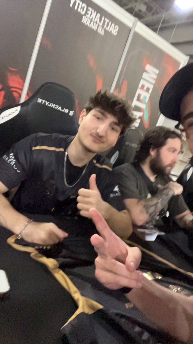 Vinnyy tweet media