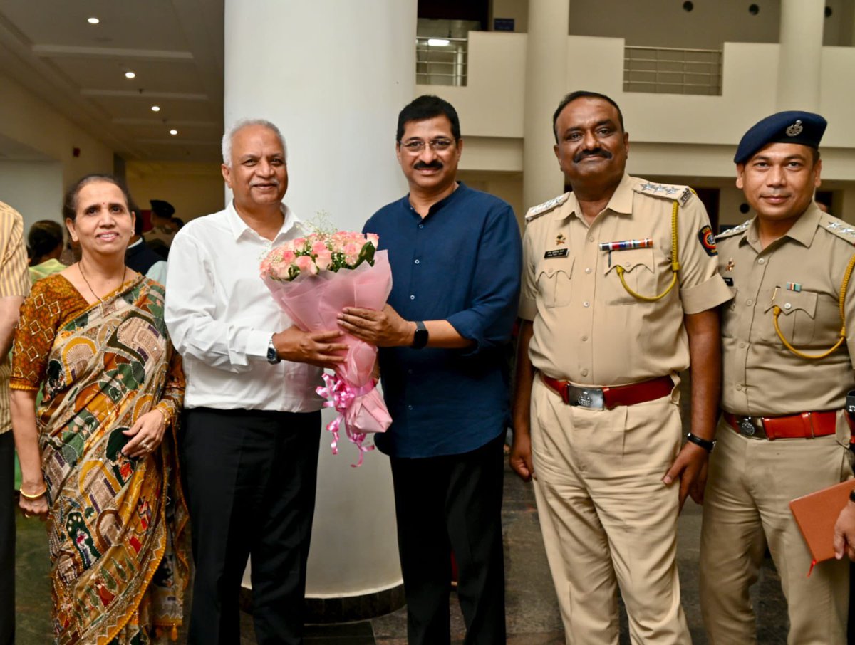 IPSBhushanKumar's tweet photo. My book 
Yoga and Mind Management launched at the hands of the Vice Chancellor of KKSU
University Ramtek ,Shri Atul Narayan Vaidya in the presence of the Commissioner of Police Nagpur, Dr Ravinder Singal, Shri Vijay Phansikar, the editor, the Hitavada and other dignitaries. https://t.co/327rz2HvHl