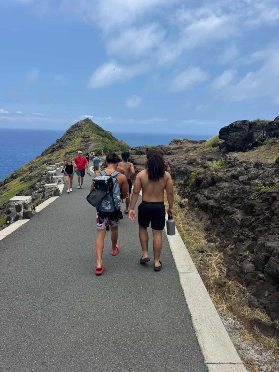 Chazz_Kapahu3's tweet photo. Early morning, getting some class work done. Extra credit walking the Makapu'u lighthouse and Aquarium. Lived here all my life I never went to these places. Beautiful. The walk was worth it. After long day, had to put some time in training up at @petersonfarm. Truly bless for Coach Pumpkin and aunty Kuulei for allowing us use their Facility. Benched today #285 @CoachTimmyChang @UH_FBRecruits @VandalFootball