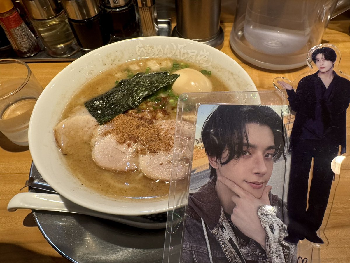 EngeneHatsue's tweet photo. 改めて！
ASEA2026
ステージも花道もよく見えた🥺

フィナーレで挨拶し合うENHYPEN、&amp;TEAM、ALD1の面々見て泣きそうだったんだけど、帰りに音楽聴いてたらinto the I-LAND流れてきてほんとに泣くかと思った😭

帰宅前にラーメン立ち寄り〆🍜 https://t.co/D3H1Cl7otO