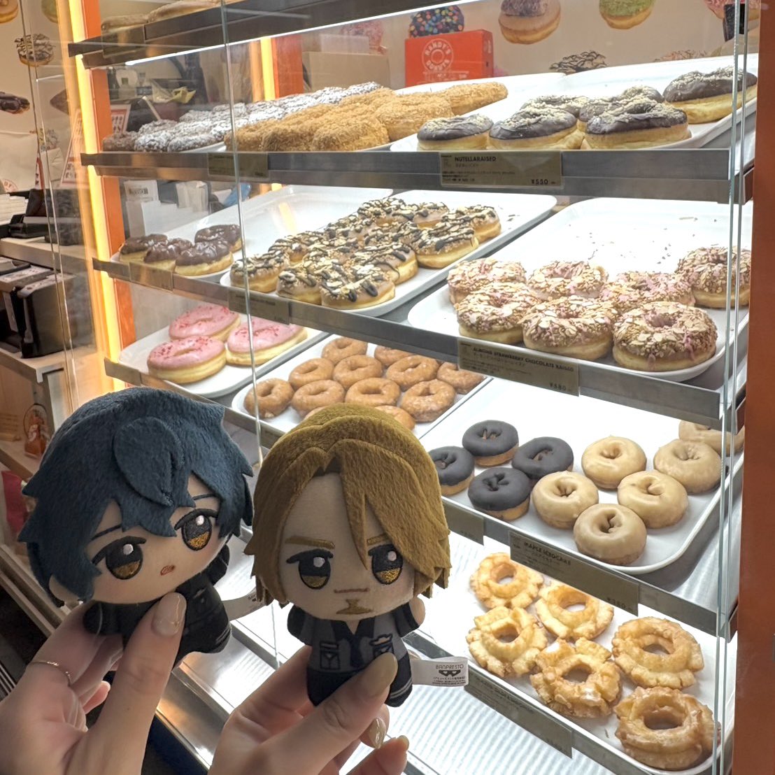 east_0606's tweet photo. あんちゃんとジェイさんに連れて行ってもらったドーナツ屋さん🍩💛ྀི
めちゃめちゃ美味しかった〜〜〜！！！また今度違う味食べたい🤤🤤 https://t.co/IcLf98vNhn