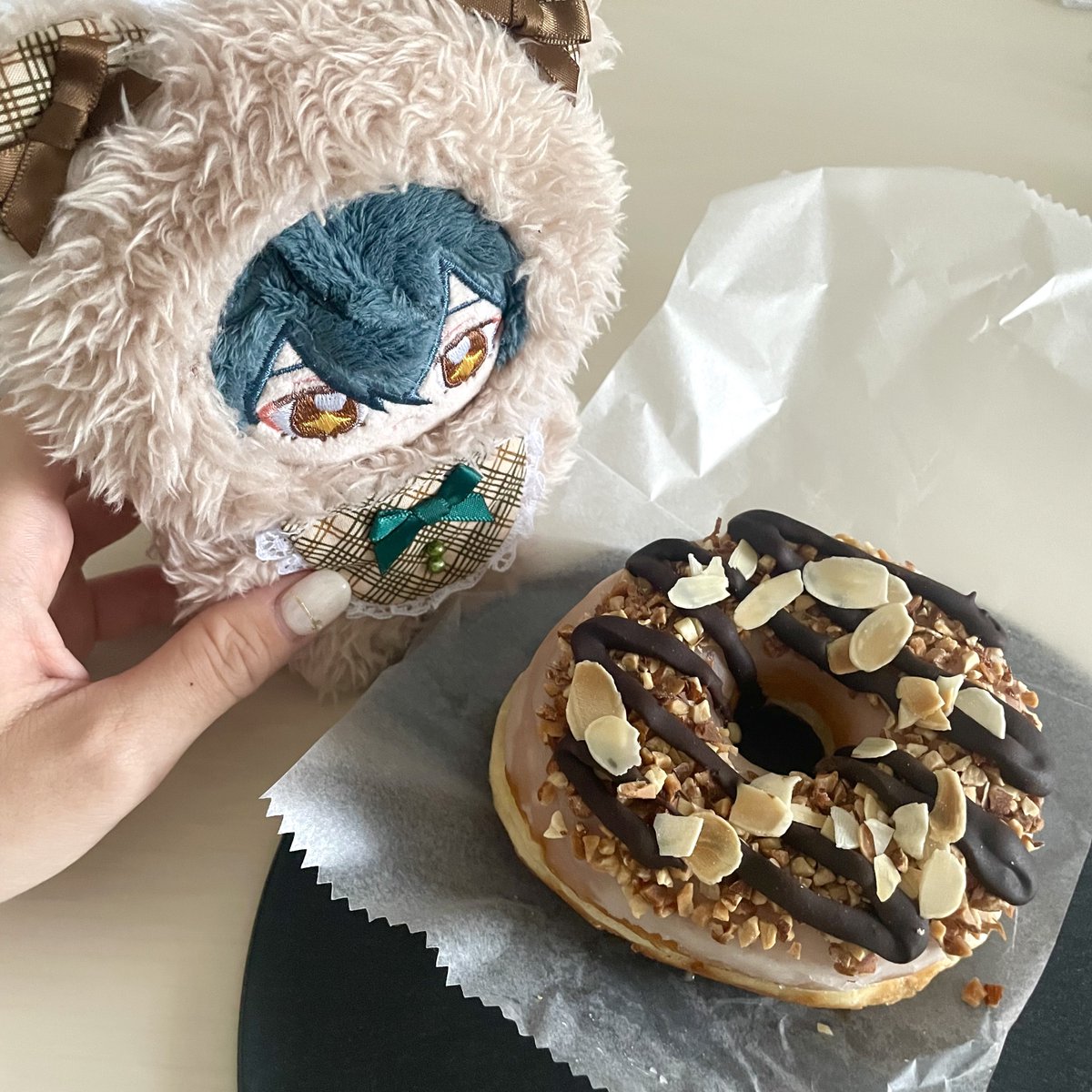 east_0606's tweet photo. あんちゃんとジェイさんに連れて行ってもらったドーナツ屋さん🍩💛ྀི
めちゃめちゃ美味しかった〜〜〜！！！また今度違う味食べたい🤤🤤 https://t.co/IcLf98vNhn