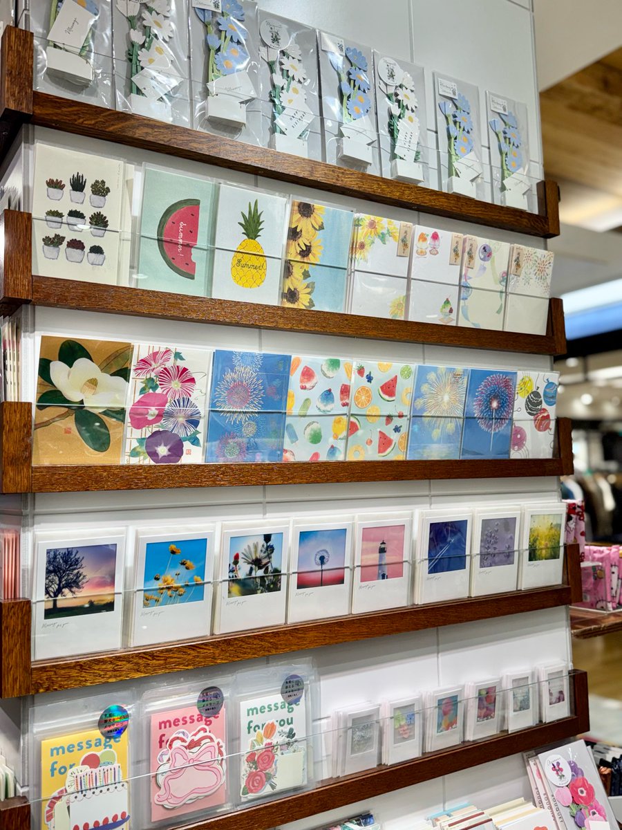 smith_kwsk's tweet photo. レターコーナーに透け感やスパンコールがかわいいカードが仲間入り。
部屋に飾ったり本やノートにしおりとして挟んだり、薄いカードは手紙としてだけでなく色々お楽しみいただけます！
他にも夏柄レターが揃ってきているので、ぜひ合わせてご覧ください。 https://t.co/01V5WGuo4K