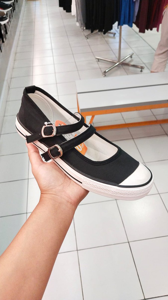 jyekshim's tweet photo. airwalk marry jane, size 36 37 39 cuma 100ribuan aja nih🤩 https://t.co/pAMH1OFQ05
