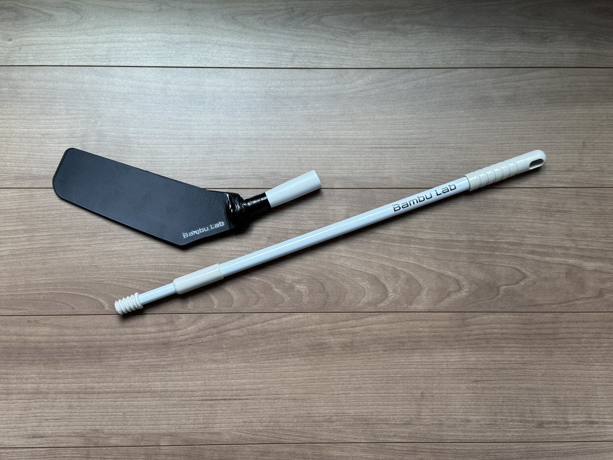 h_oda69's tweet photo. 3Dプリント製のプレートに100均のお掃除用品をがっちゃんこしてガイドスティックを作ってみた…んだけども、トルクチューンに翻弄されスティック捌けず身体能力低下を実感。。おさんぽ紐付けといてよかったぁ。。#ストリートミニ四駆 https://t.co/ZqWaRdUcd7