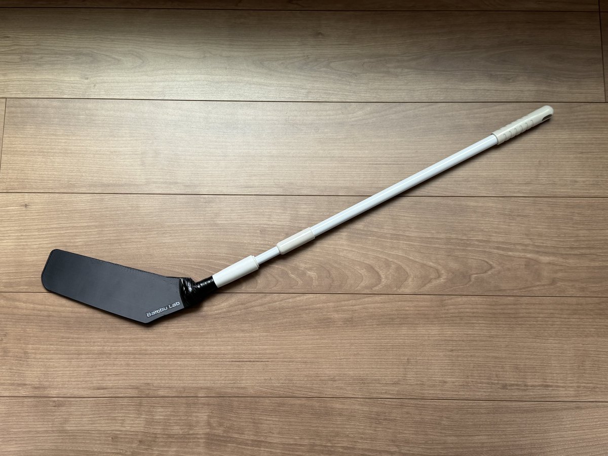 h_oda69's tweet photo. 3Dプリント製のプレートに100均のお掃除用品をがっちゃんこしてガイドスティックを作ってみた…んだけども、トルクチューンに翻弄されスティック捌けず身体能力低下を実感。。おさんぽ紐付けといてよかったぁ。。#ストリートミニ四駆 https://t.co/ZqWaRdUcd7