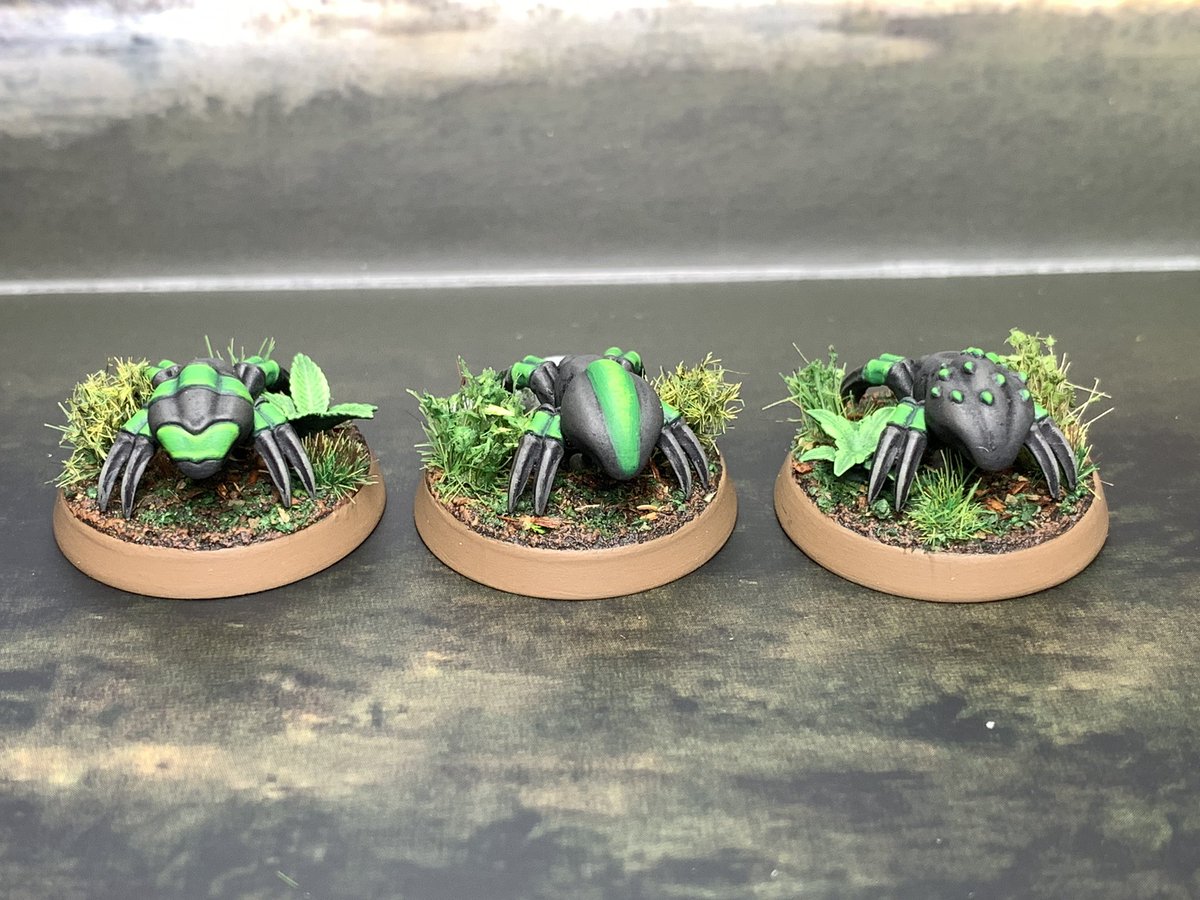 Taki_miniature's tweet photo. クモ追加。
なお、前回から森のベースデコレートに3Dプリントの葉を使い始めたのですがどうでしょうか。
スタティックグラスとは質感が異なるため人によって好みが分かれるかもしれませんが、私は存在感があって良いと思っています。 https://t.co/fPIRAugHIu