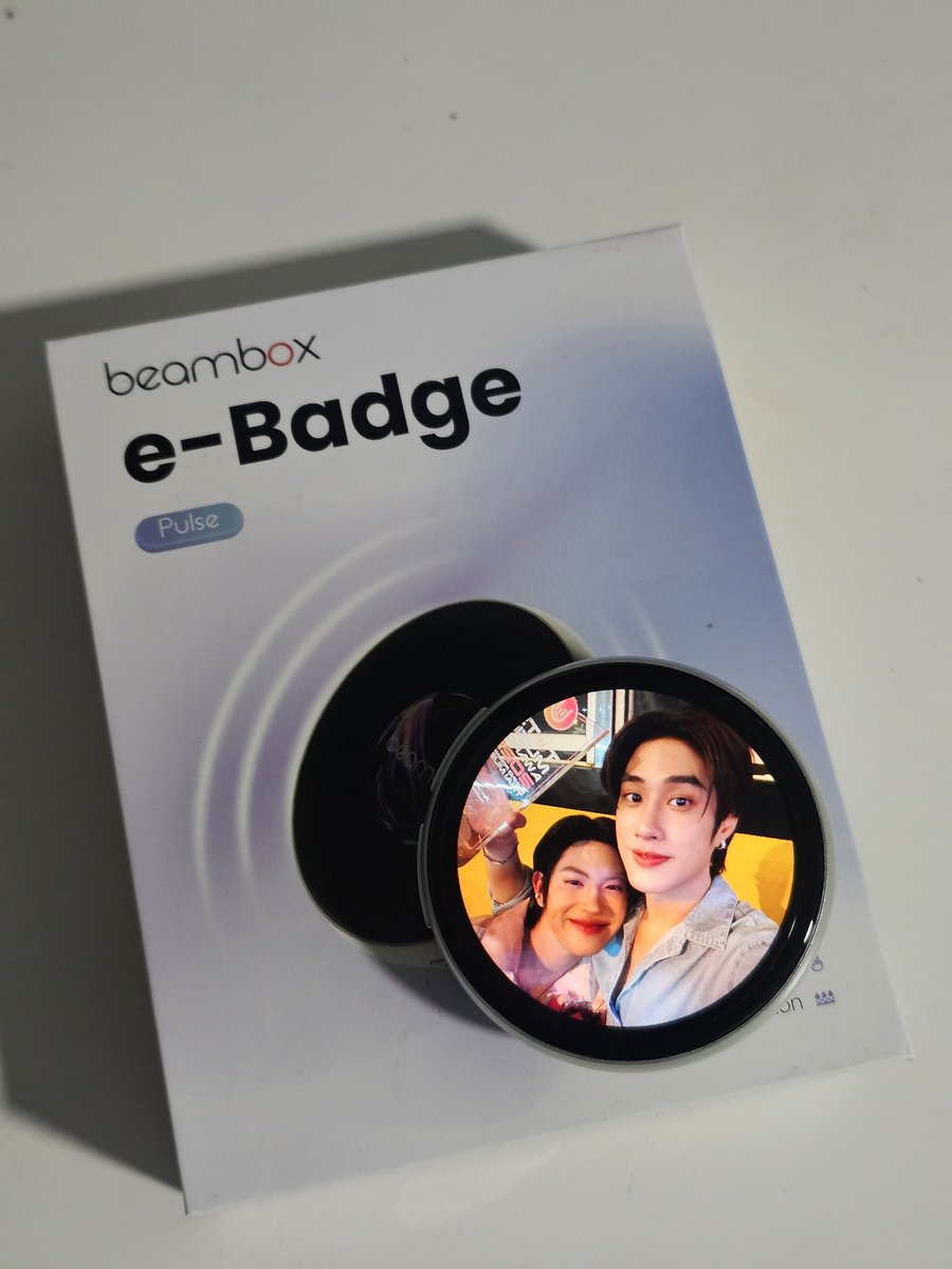 Anasiccc's tweet photo. ปล่อยน้อง beambox e-badge pulse 
▫️ซื้อมาเพื่อลุ้นเล่นกิจกรรมเฉยๆ 
▫️ไม่เคยห้อยน้อง ลองแกะดู 1 ครั้ง กับเทสใส่รูป
▫️อุปกรณ์ครบ มีสายห้อย พวงกุญแจ
▫️300฿ รวมส่ง ( ซื้อมา 700฿ 🙇‍♀️ )
เปลี่ยนรูปได้ 30 รูป / คลิปวิดิโอ
#ตลาดนัดเติ้ลเฟิร์สวัน  #ตลาดนัดdmd  #ตลาดนัดดูมันดิ #ตลาดนัดดมด https://t.co/xKPA518R2a