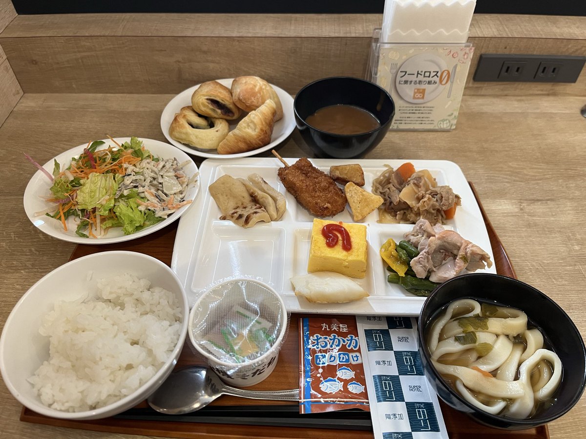 nakatechi's tweet photo. スーパーホテル甲府昭和インター。
山梨らしく、ほうとうが朝食で‼️
部屋からチラッと富士山も🗻 https://t.co/L8BQ2983AC