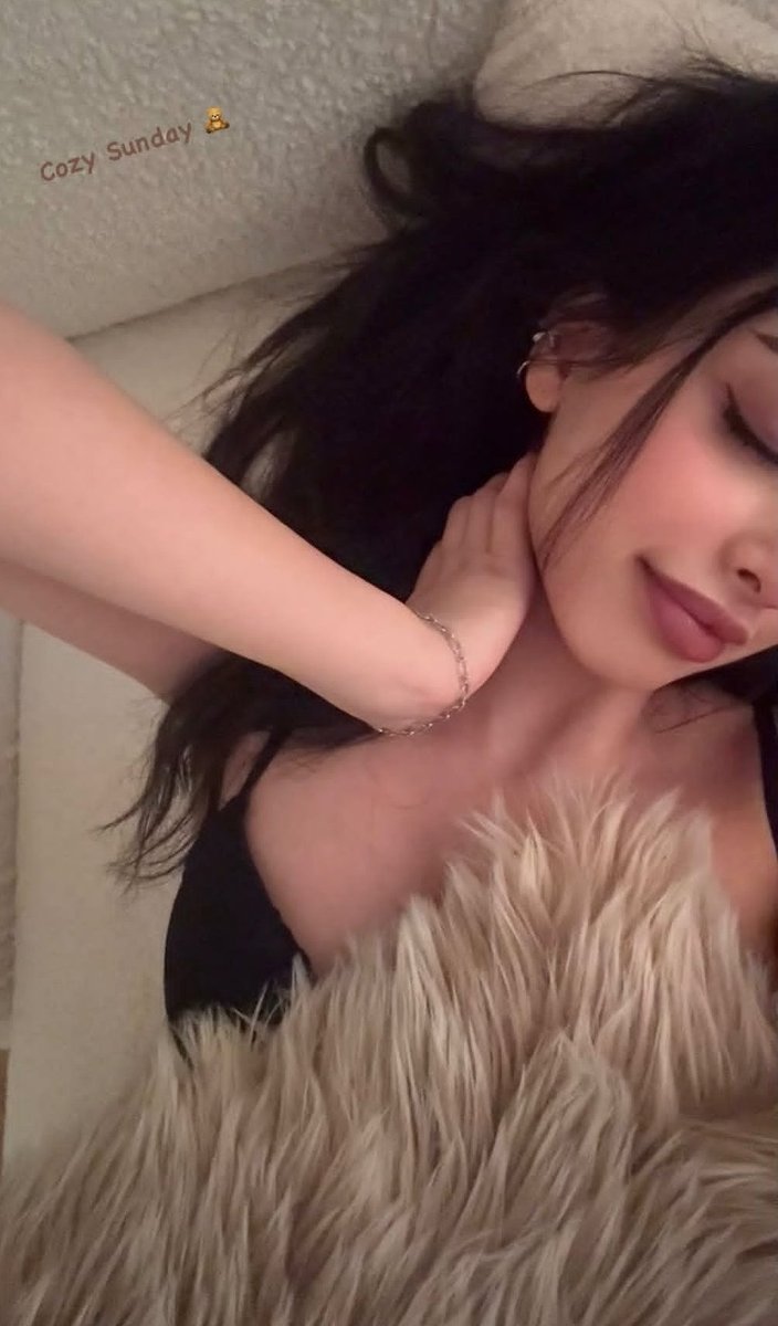 FaePrincess01's tweet photo. Morning ❤️ https://t.co/RgJJRbnBfV