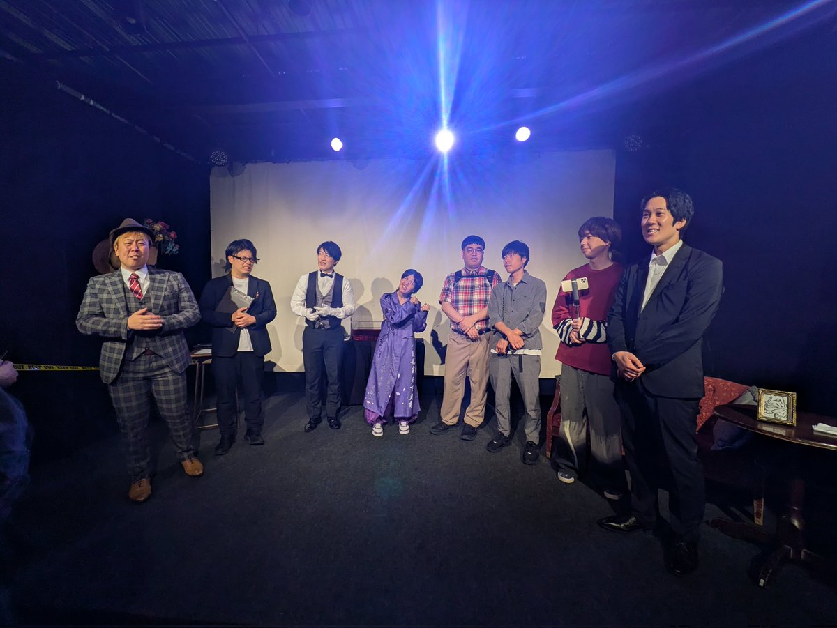 Aicosou's tweet photo. #笑う奇妙な館 
『笑う奇妙な館』の2日間！
めちゃくちゃ楽しかったなぁ😆🤩
そして、今回は難解も！！
🤔1回目
編集者の松永さん
🤔２回目
記者📸と見せかけて！！
YouTuber📱と刑事🔫
🤔3回目
記者📸だったり執事🧤に見せかけて！
ご主人の自死！
🤔4回目
執事（山中）🧤

2回目が難しかったなぁ。

楽しかった😊 

またこのメンバーで、謎解きが見たい😊