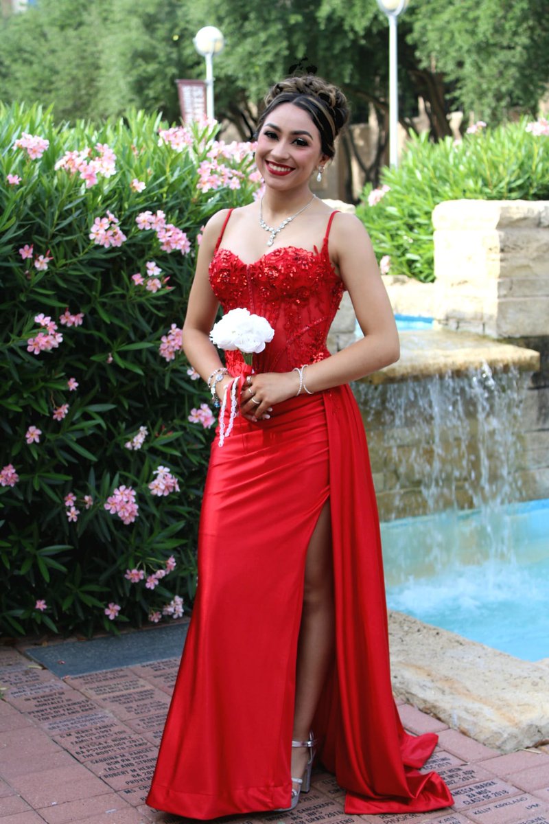 Karinap_44's tweet photo. Prom 2k26 Part 2 ❤️🌹

#4Karina #senior #2026 #prom https://t.co/OSIeAuAneG