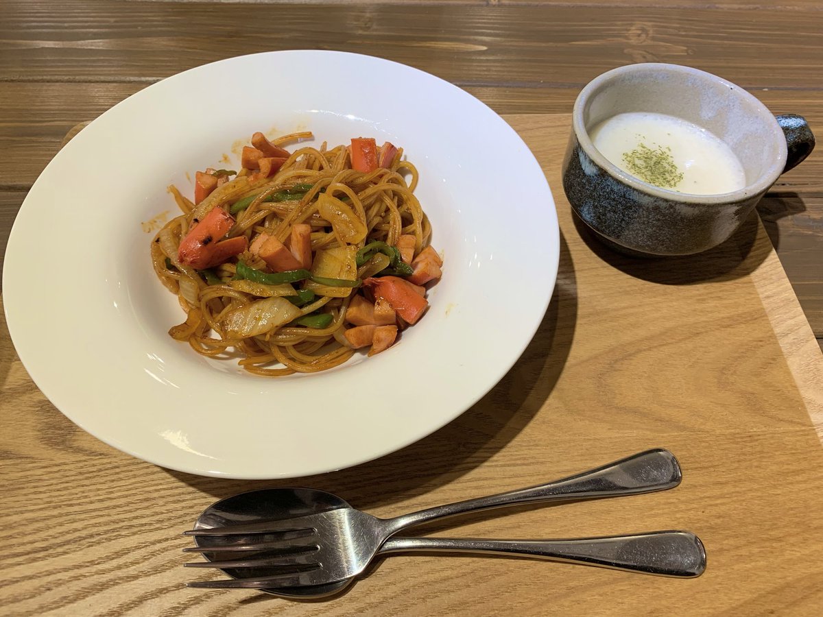 tsuki_gengetsu's tweet photo. かわいいたべもの屋さんへ行ってきた
ナポリタンを食べたけどお子さんでも食べやすい味付けがされていて美味しかったー！
気になっていたレモンスコーンは小腹が減った時に食べるためテイクアウトに♪ https://t.co/KChdN2JAfF