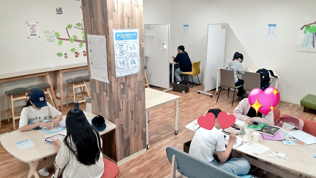 seisyonenplaza's tweet photo. 今日は勉強モードのアティーズ元山です。
静かで、涼しい環境、勉強もはかどりますね✏️
今日も20時まで開いてます🎵
#中高生居場所
#元山駅
#利用無料
#フリースペース
#freeWi-Fi https://t.co/Y4i4VGkJYC