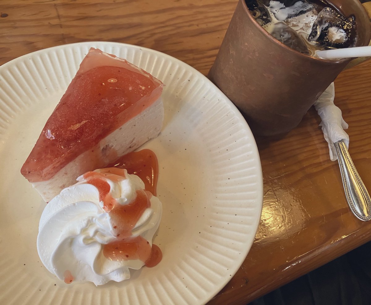 kumako_24's tweet photo. 数日前からチーズケーキが食べたかったけど、ノイズ行くから我慢してた
いちごのレアチーズケーキ
今日は #LOVESESSION https://t.co/DsvTgEXu8Y