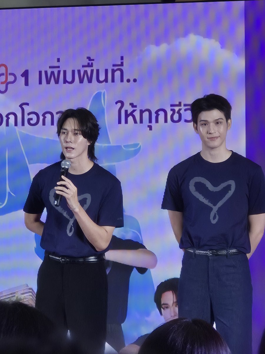 aulianap_'s tweet photo. hehe fangirl luck was on my side on last Tuesday aka May 12th! Glad I could meet skynani in person through an event in Central World and trust me they were soo inhumane aka really handsome in flesh 🥹🩵🩷
I'm a happy plamor! ❤️
#skywongravee #hirunkit_
@skywongraveee @Hirunkit_ https://t.co/25BzvlBoDb