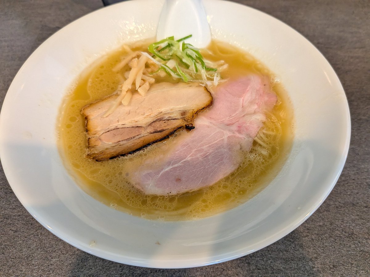 TØRU・トール tweet media