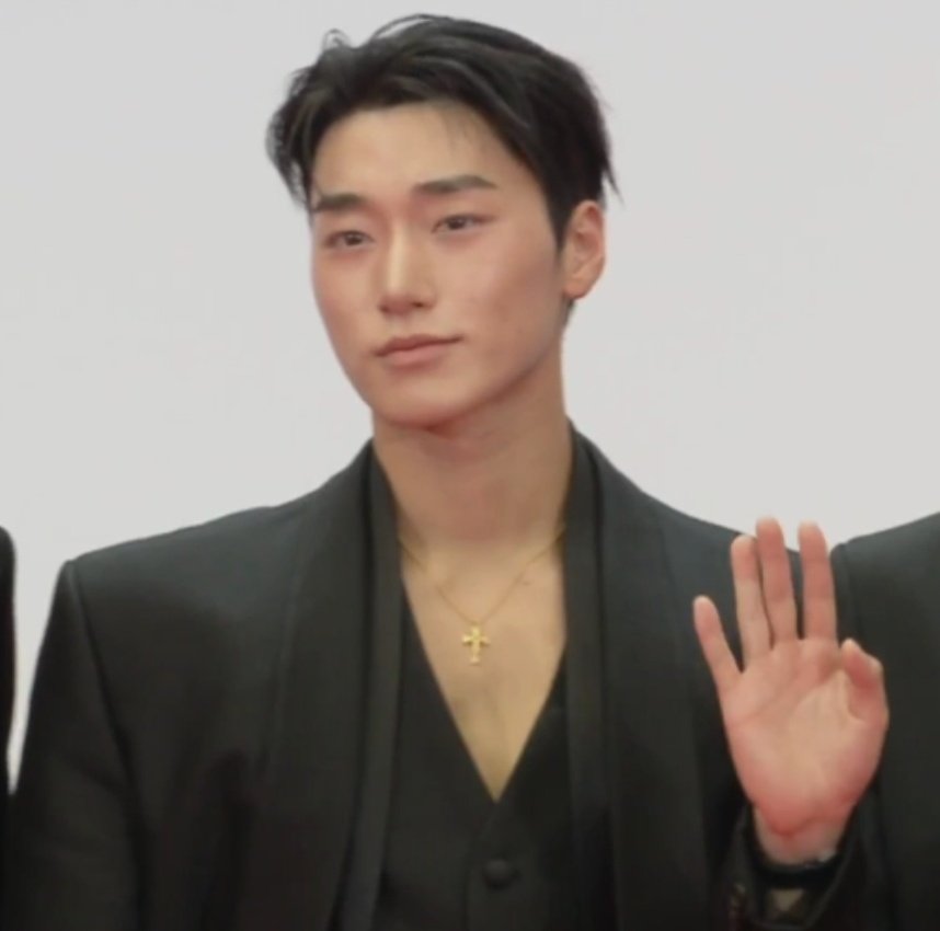 San looks handsome as always 﫠 https://t.co/bTXFJ4ldU6