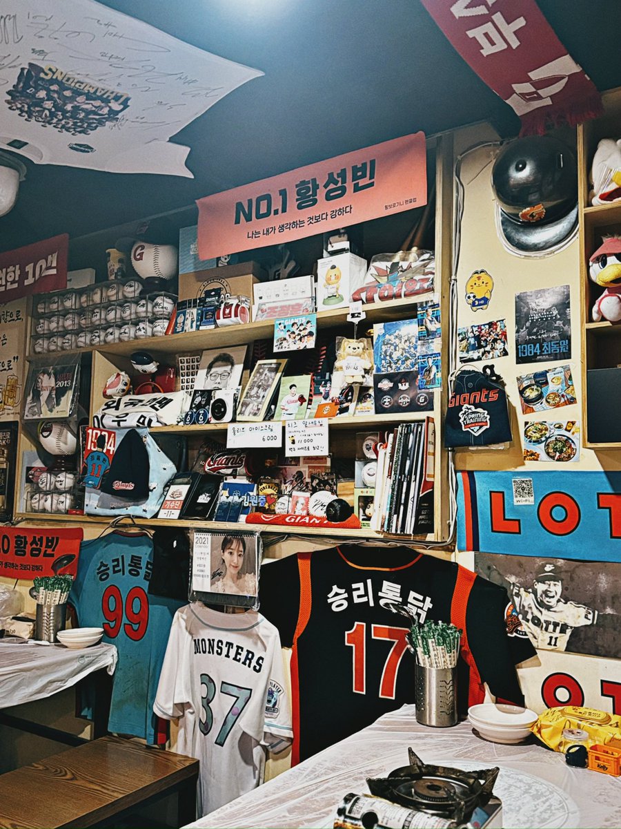 minminimi's tweet photo. 사직운동장, 승리의 통닭, 롯데 자이언츠 https://t.co/AwN7L0aogM