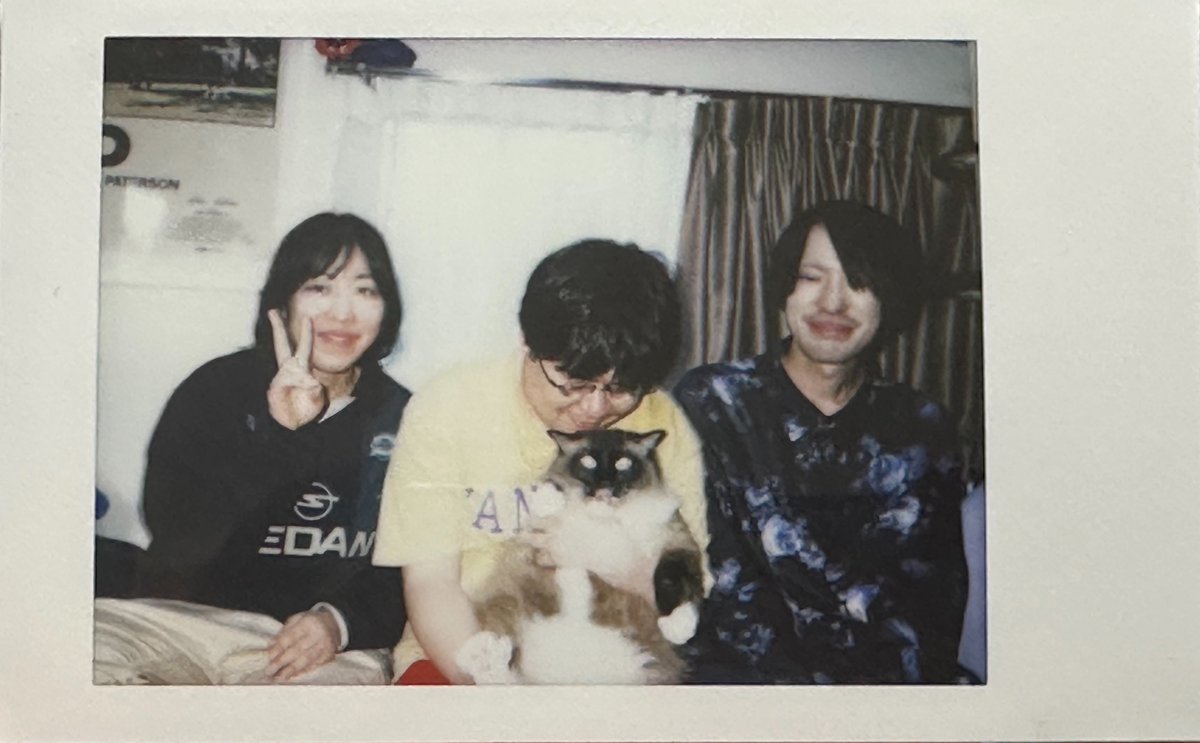 ひびき tweet media