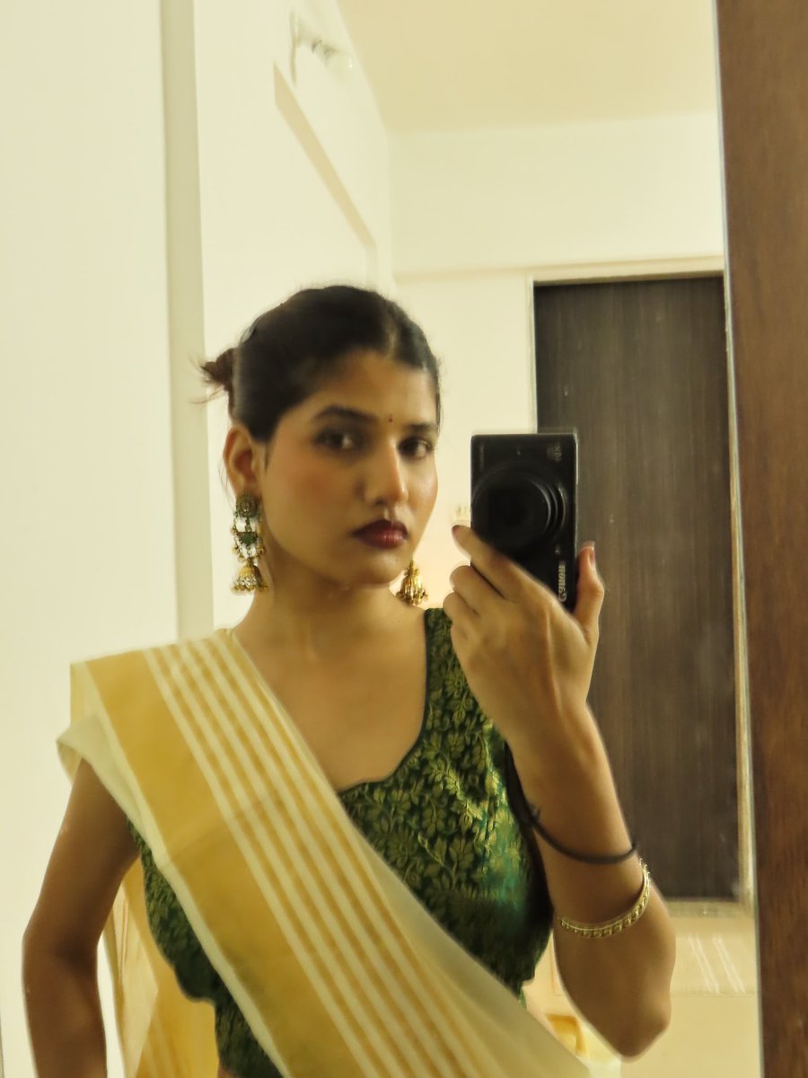 pratiiikshaaaa's tweet photo. happy sunday🪷 https://t.co/GqPxFHU9tA