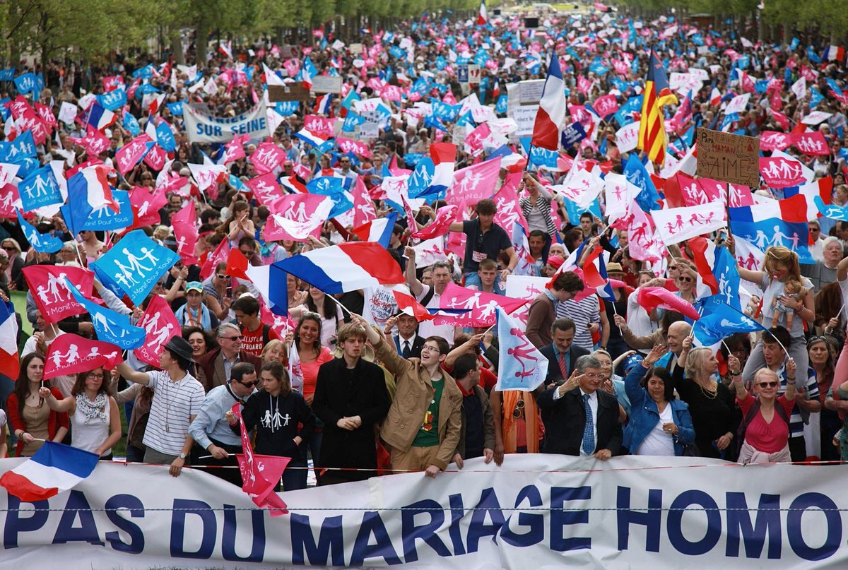 etiennevalcroix's tweet photo. Treize années. Treize années que la loi Taubira a imposé à la France le mensonge du « mariage » homosexuel.

Le mariage est un sacrement d’institution divine, l’union indissoluble d’un homme et d’une femme, signe de l’alliance du Christ avec Son Église. Ce n’est pas une convention que l’on réforme, comme la République maçonnique l’a toujours fait, mais une réalité que l’on reçoit ou que l’on nie. Le régime révolutionnaire, qui occupe notre pays depuis 1792, a choisi ce jour là de la nier… Elle ne l’a pas changée pour autant.

Ni oubli. Ni résignation.