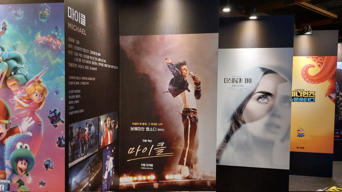 hsw2315's tweet photo. 나는 청소년시기 그러니까 10대시절에 팝송을 너무나 좋아했다
그래서 지금 머리속에 아름다운 기억으로 가득남았다.  특히 마이클잭슨은 강렬한 음색으로 전세계 팬들을
사로잡은 아티스트였다
그때의 감동을 영화로
다시한번 찐하게 !
BEN이 라디오에서 흘러 나오면 눈을 감았지 그 느낌은 표현불가 https://t.co/c0VGqvR9GC
