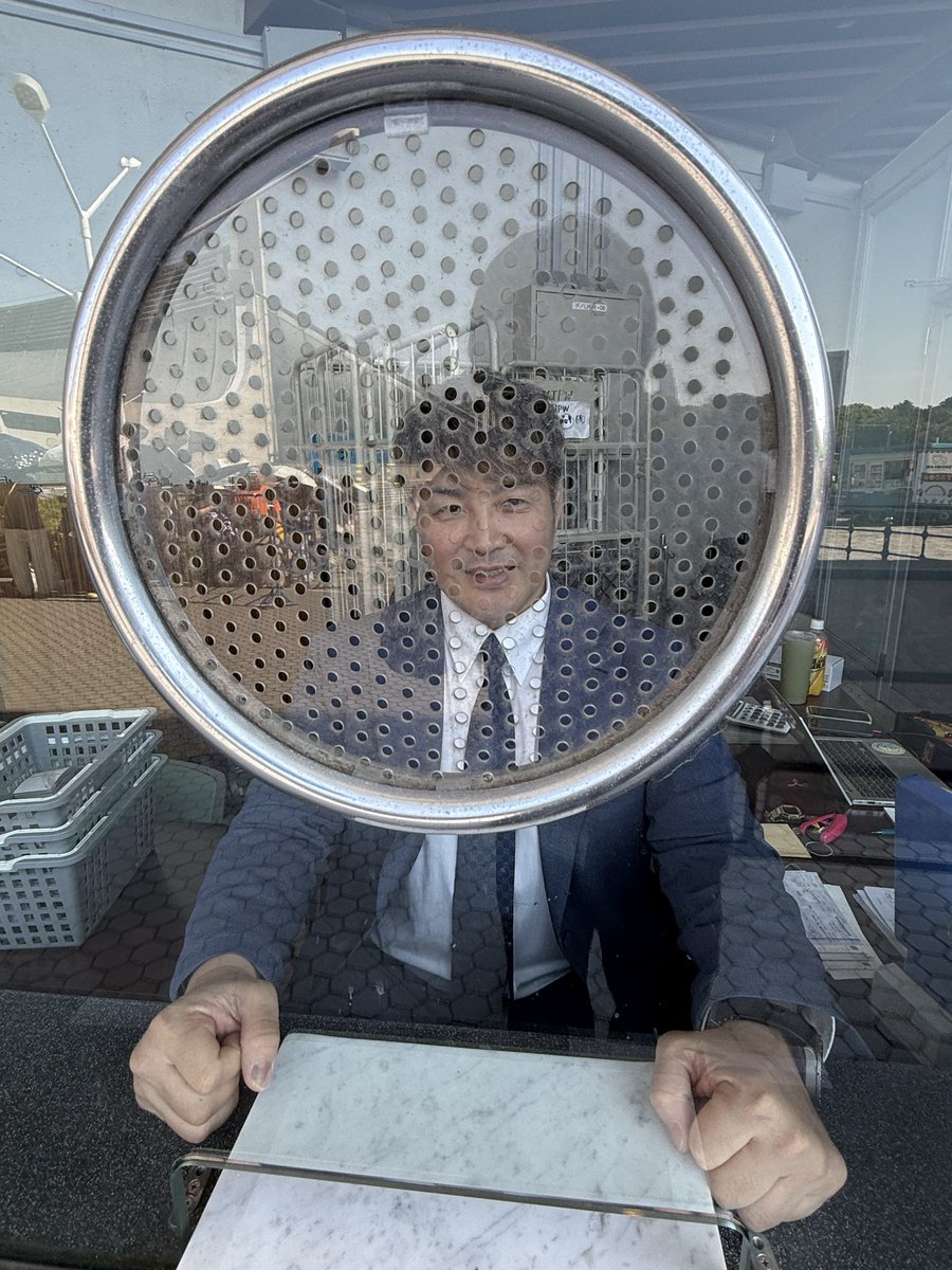 ただいま棚橋弘至社長が、自ら当日券を販売中です！ #BOSJ33